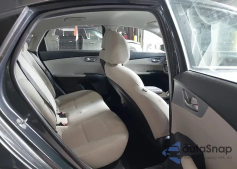 2022 Kia Forte Lxs z USA, uszkodzony, nr VIN 3KPF24AD4NE421098